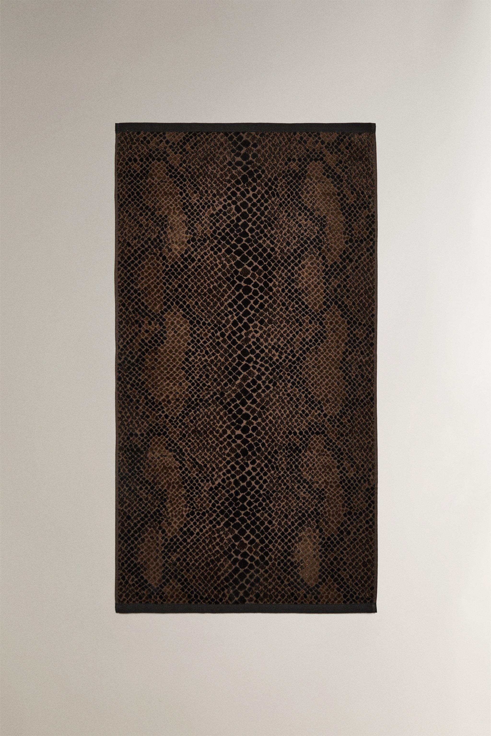 ANIMAL PRINT VELOUR BATH TOWEL